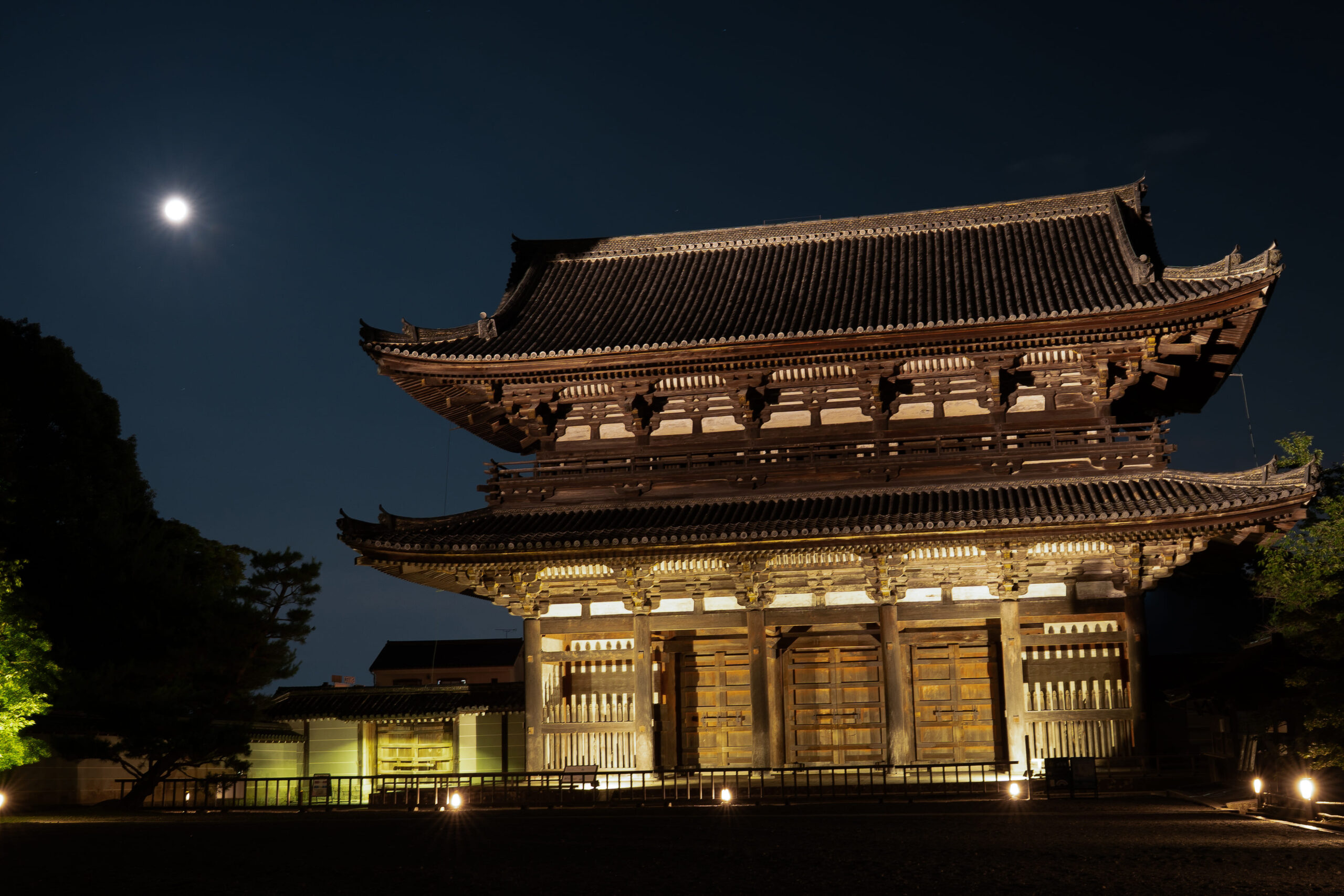 仁和寺 観月祭 名月の夜の境内